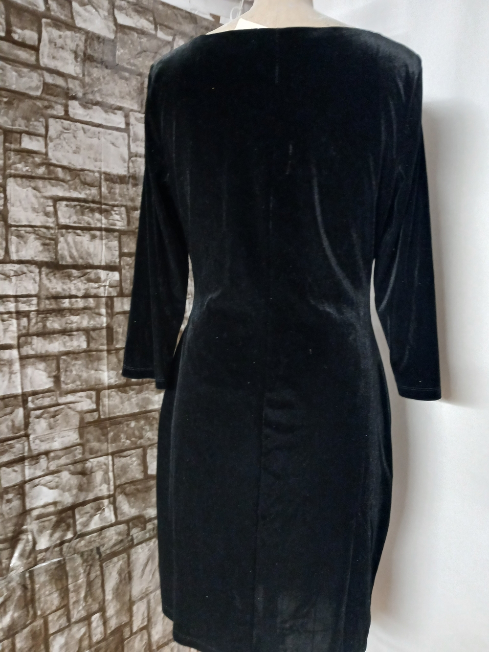 Annen Klein Women's Black Velvet Ruched Sheath Dress - Picture 4 of 10